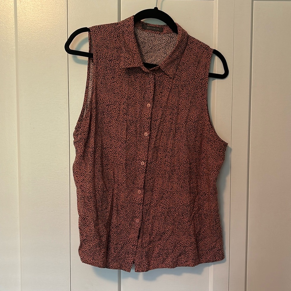 Sleeveless Button-Front Women's Top in Dusty Rose Print